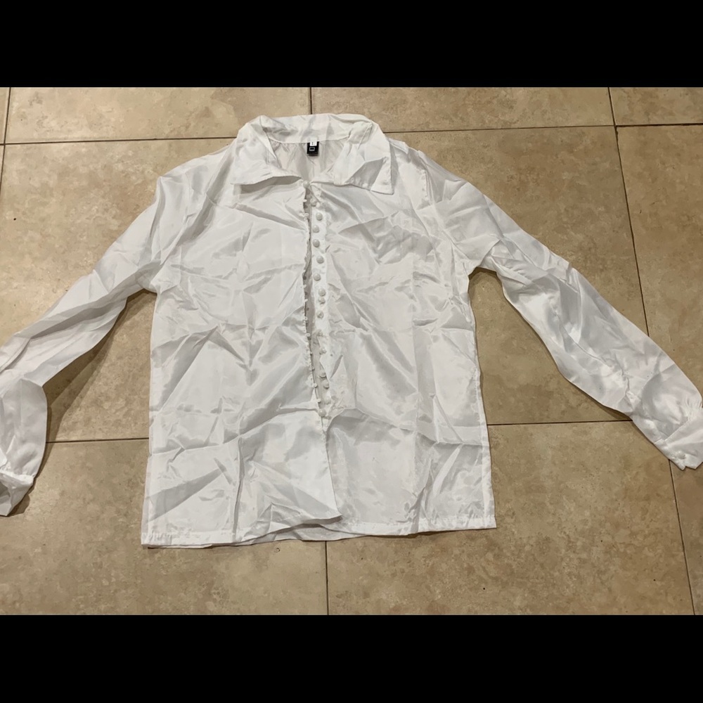 NWOT Silky-ish button blouse 36” chest
